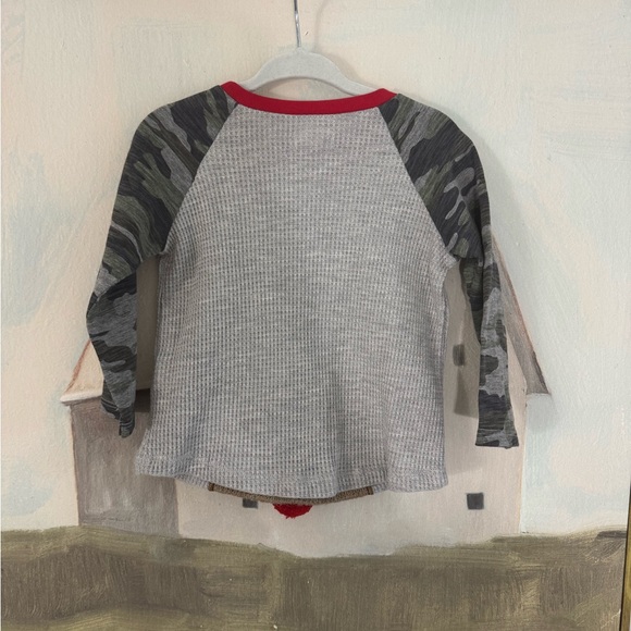 MUD PIE Reindeer Appliqué Christmas Waffle Gray Camo T Shirt NWT Size 12-18M - Picture 4 of 5